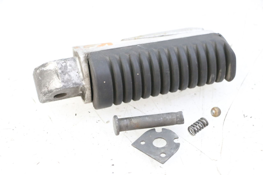 photo de DESCANSO DE PÉ TRASEIRO ESQUERDO YAMAHA XJ6 600 (2008 - 2016) - Ampliação técnica
