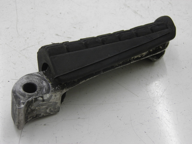 photo de DESCANSO DE PÉ TRASEIRO ESQUERDO YAMAHA XJS DIVERSION 600 (1997 - 1999) - Zoom do estado de desgaste