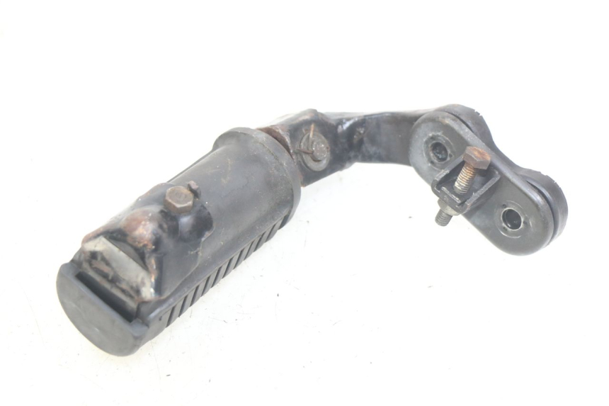 photo de DESCANSO DE PÉ DIANTEIRO DIREITO HONDA CM 125 (1983 - 2003) - Outro ângulo de visão