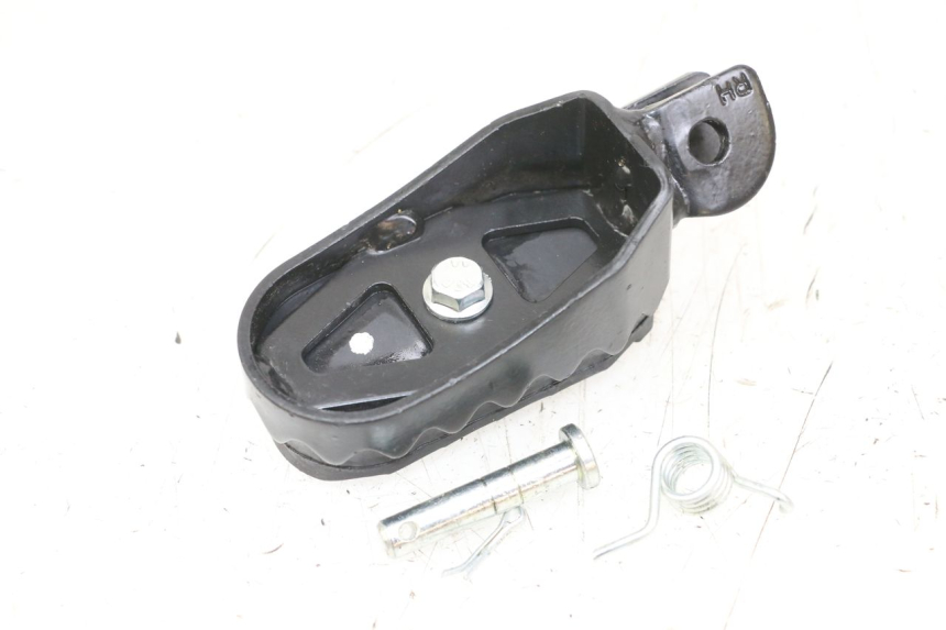 photo de DESCANSO DE PÉ DIANTEIRO DIREITO ROYAL ENFIELD SCRAM 411 (2022 - 2024) - Detalhe da peça