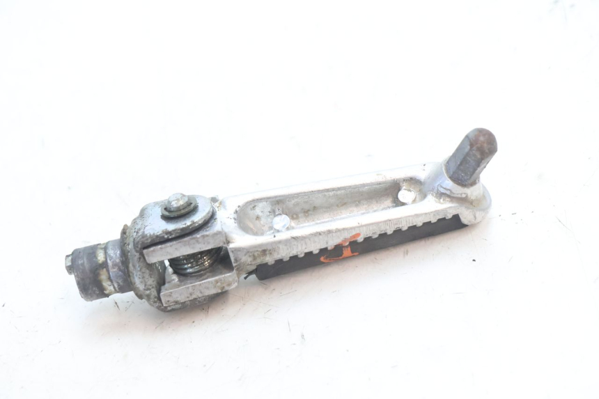 photo de DESCANSO DE PÉ DIANTEIRO DIREITO SUZUKI SV S 650 (2003 - 2009) - Zoom do estado de desgaste