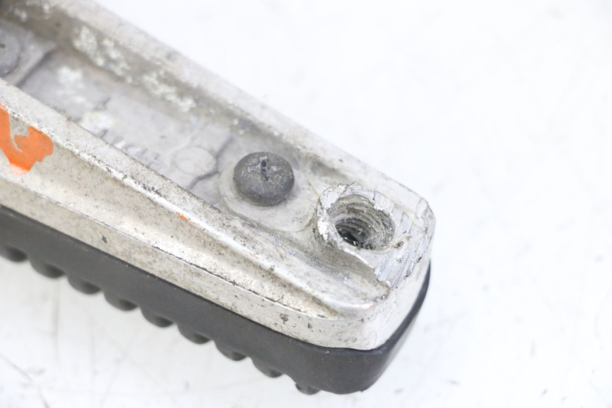 photo de DESCANSO DE PÉ DIANTEIRO DIREITO YAMAHA XJ6 ABS 600 (2008 - 2016) - Detalhe da peça