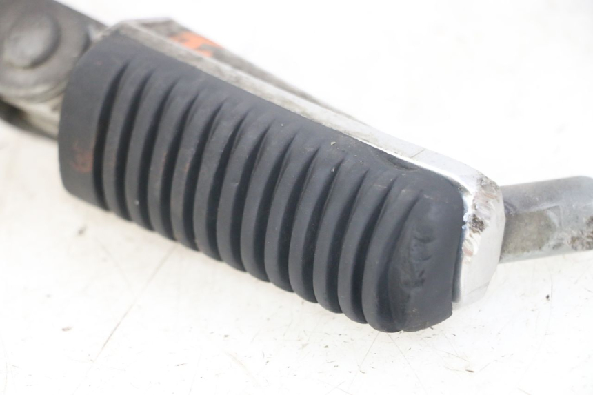photo de DESCANSO DE PÉ DIANTEIRO DIREITO YAMAHA FZS FAZER 600 (2001 - 2003) - Zoom do estado de desgaste