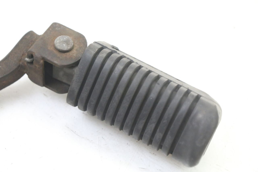 photo de DESCANSO DE PÉ DIANTEIRO DIREITO YAMAHA SR 125 (1982 - 2003) - Zoom do estado de desgaste