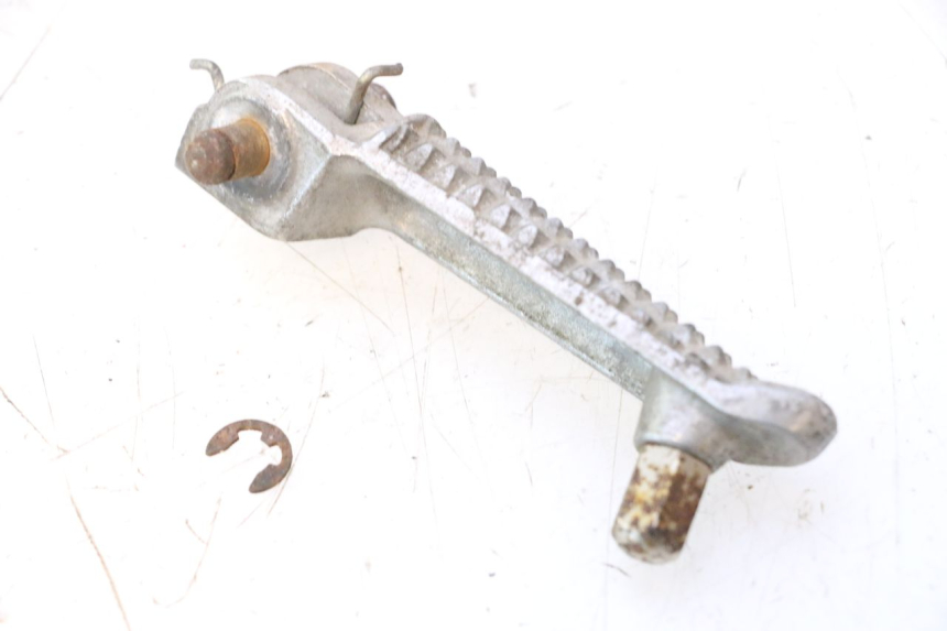 photo de DESCANSO DE PÉ DIANTEIRO DIREITO YAMAHA YZF R6 600 (2008 - 2009) - Detalhe da peça