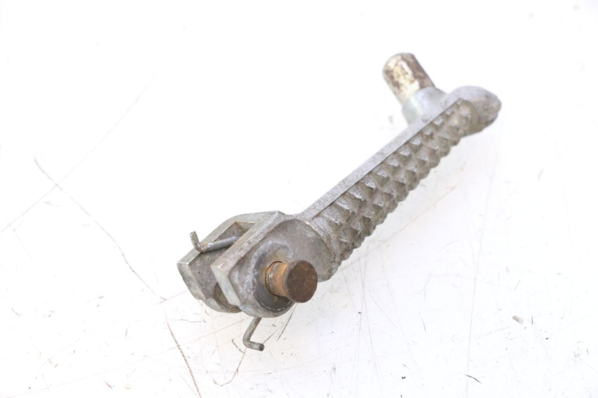 photo de DESCANSO DE PÉ DIANTEIRO DIREITO YAMAHA YZF R6 600 (2008 - 2009) - Outro ângulo de visão