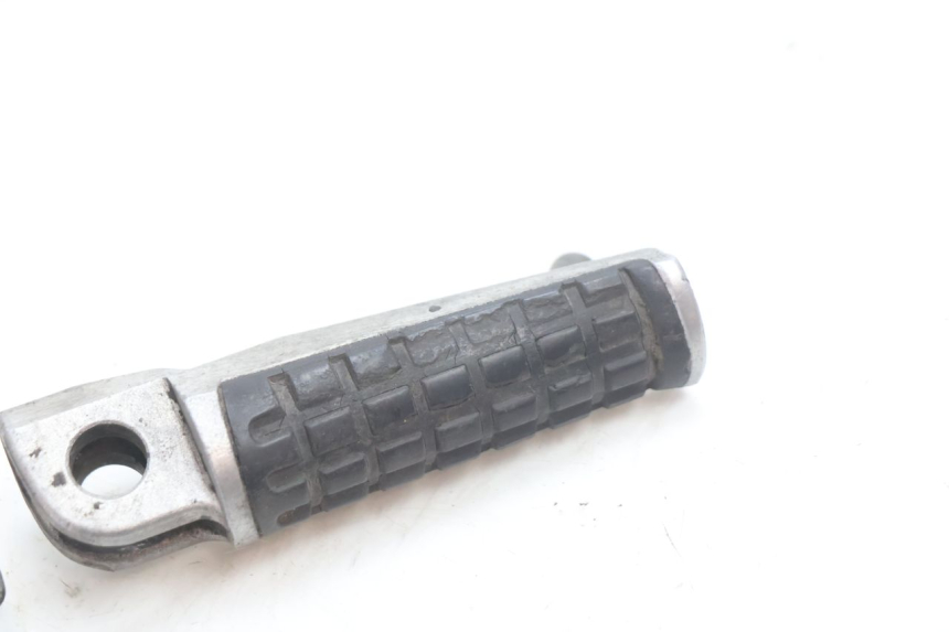 photo de DESCANSO DE PÉ DIANTEIRO DIREITO KAWASAKI ZX-6R ZX6R 600 (1995 - 1997) - Zoom do estado de desgaste