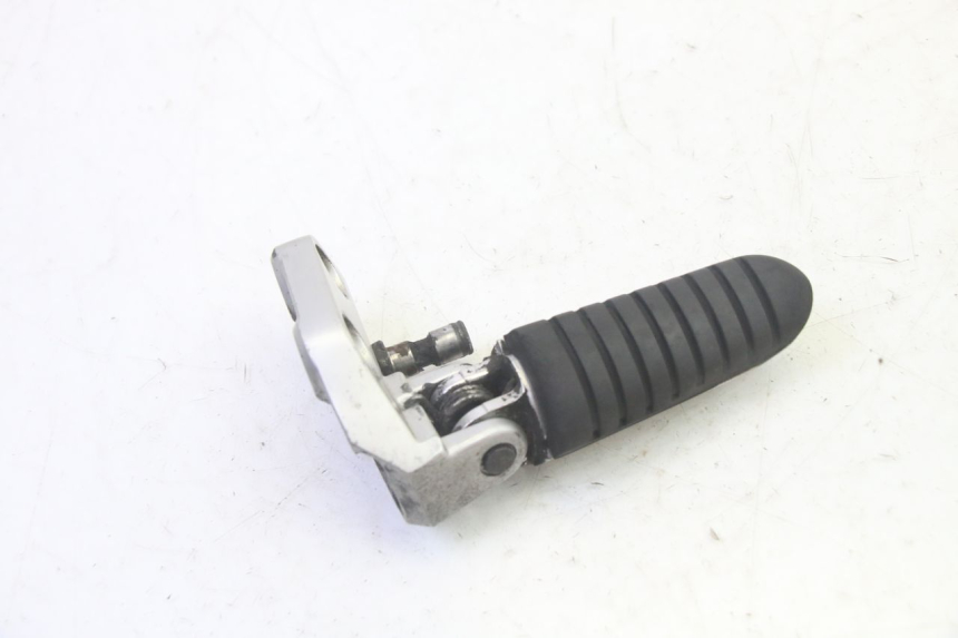 photo de DESCANSO DE PÉ DIANTEIRO ESQUERDO SUZUKI DL V STROM 1000 (2002 - 2007) - Outro ângulo de visão
