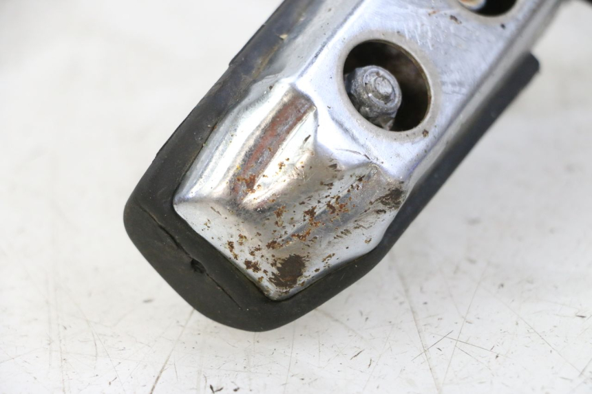 photo de DESCANSO DE PÉ DIANTEIRO ESQUERDO YAMAHA FJ 36Y 1100 (1984 - 1985) - Zoom do estado de desgaste