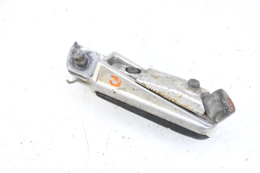 photo de DESCANSO DE PÉ DIANTEIRO ESQUERDO YAMAHA FJR ABS 1300 (2006 - 2012) - Detalhe da peça