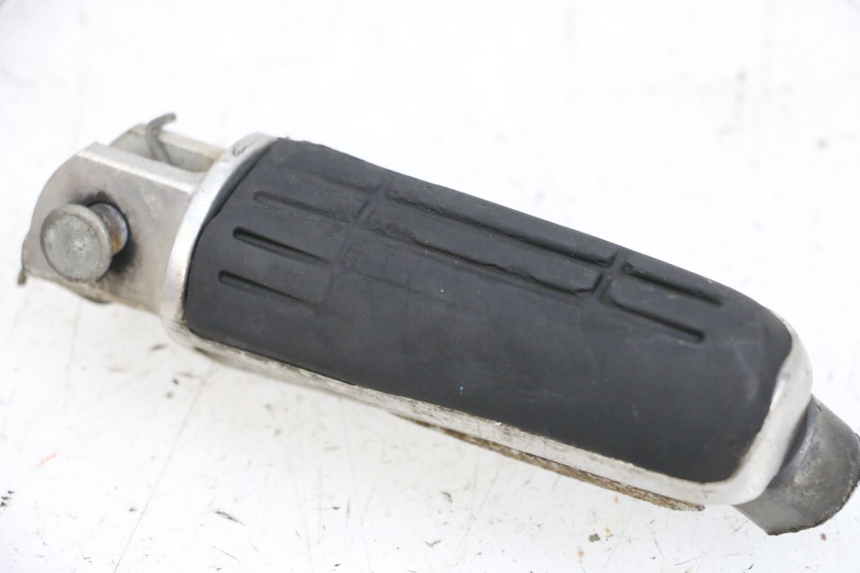 photo de DESCANSO DE PÉ DIANTEIRO ESQUERDO YAMAHA FJR ABS 1300 (2006 - 2012) - Ampliação técnica