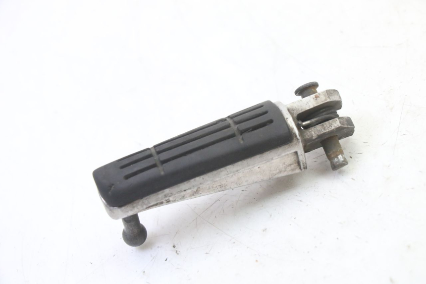photo de DESCANSO DE PÉ DIANTEIRO ESQUERDO YAMAHA FZ6 FAZER S2 600 (2007 - 2011) - Detalhe da peça