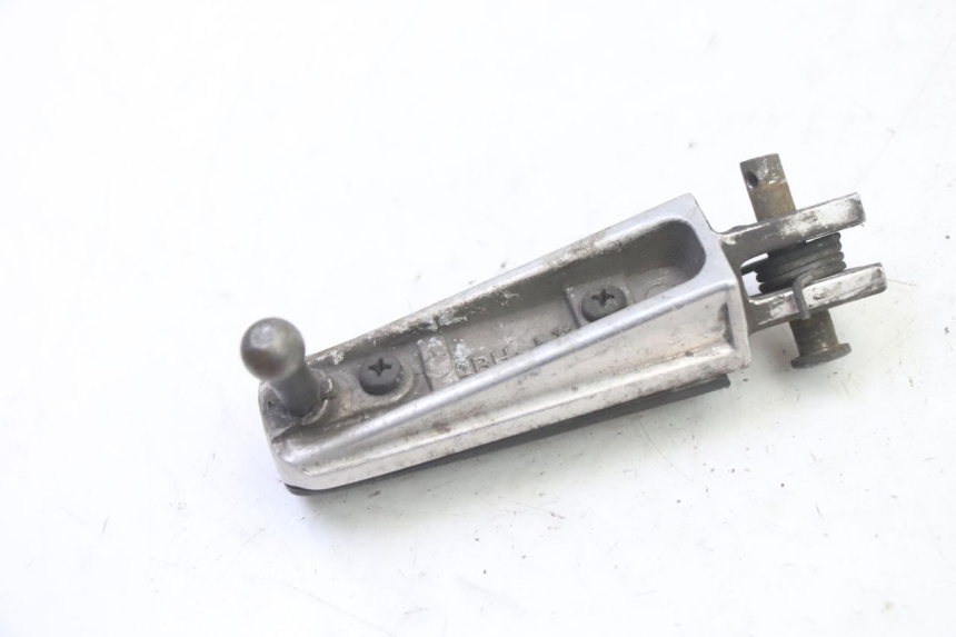 photo de DESCANSO DE PÉ DIANTEIRO ESQUERDO YAMAHA FZ6 FAZER S2 600 (2007 - 2011) - Outro ângulo de visão