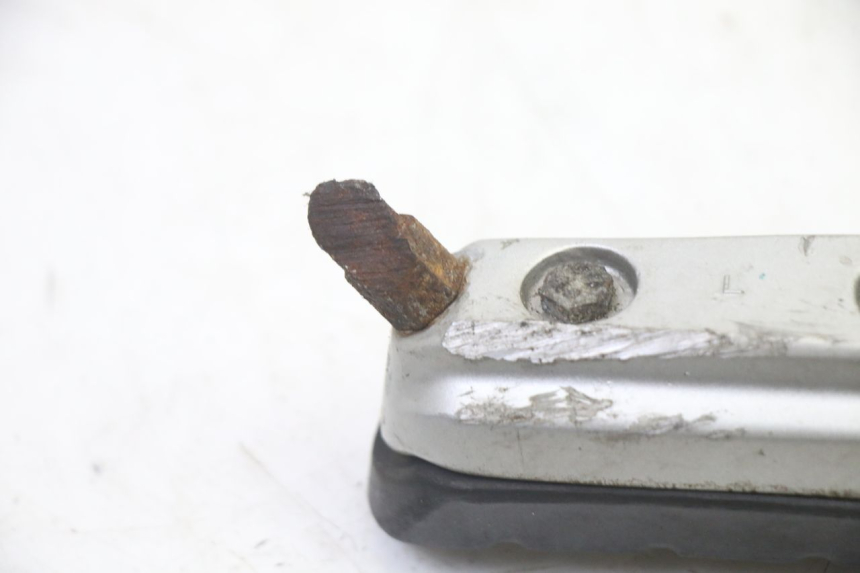 photo de DESCANSO DE PÉ DIANTEIRO ESQUERDO BMW G310 R 310 (2016 - 2020) - Pontos de fixação
