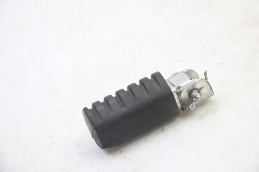 photo de DESCANSO DE PÉ DIANTEIRO ESQUERDO YAMAHA PW 50 (1984 - 2025) - Detalhe da peça