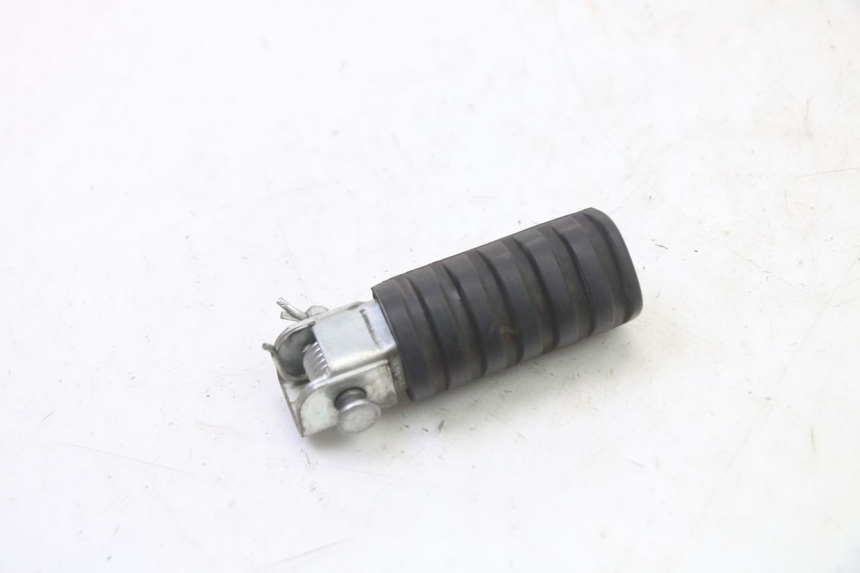 photo de DESCANSO DE PÉ DIANTEIRO ESQUERDO YAMAHA PW 50 (1984 - 2025) - Zoom do estado de desgaste