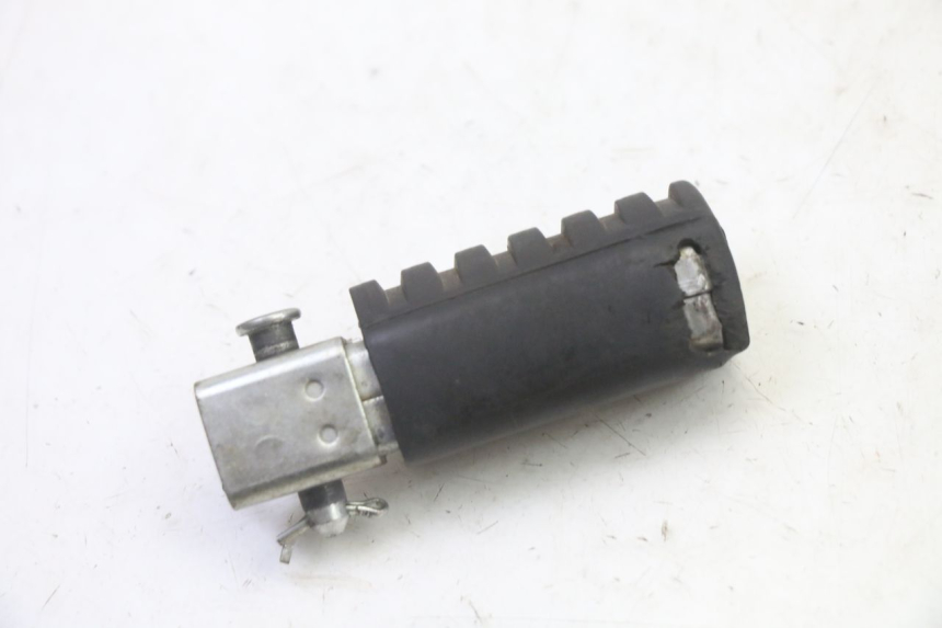photo de DESCANSO DE PÉ DIANTEIRO ESQUERDO YAMAHA PW 50 (1984 - 2025) - Outro ângulo de visão