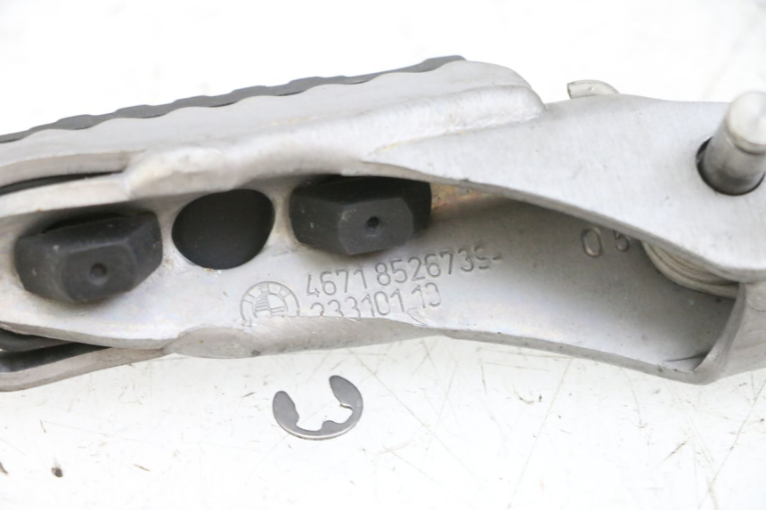 photo de DESCANSO DE PÉ DIANTEIRO ESQUERDO BMW R GS 1250 (2021 - 2024) - Outro ângulo de visão