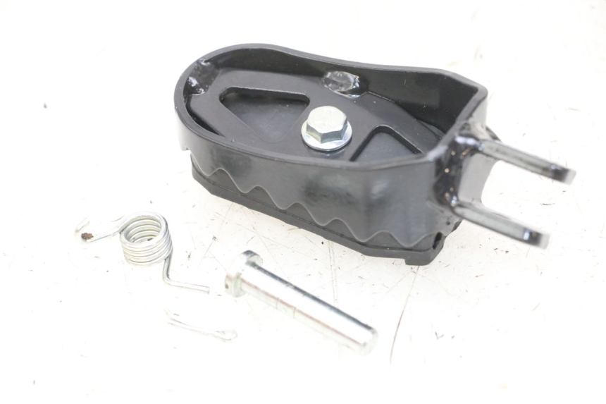 photo de DESCANSO DE PÉ DIANTEIRO ESQUERDO ROYAL ENFIELD SCRAM 411 (2022 - 2024) - Detalhe da peça