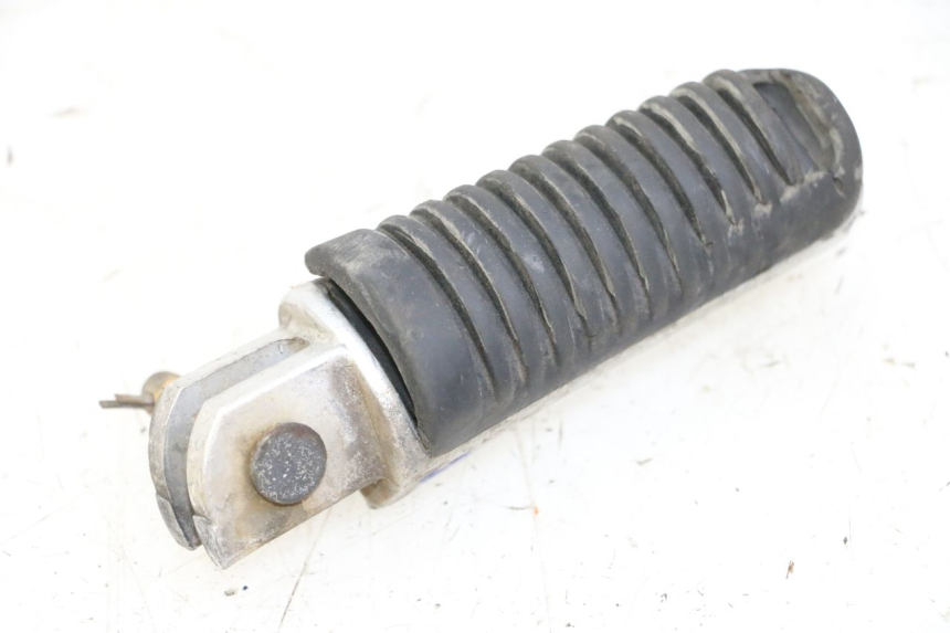 photo de DESCANSO DE PÉ DIANTEIRO ESQUERDO YAMAHA XJN DIVERSION 600 (2000 - 2003) - Detalhe da peça