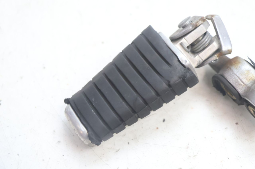 photo de DESCANSO DE PÉ DIANTEIRO ESQUERDO YAMAHA XV VIRAGO 535 (1988 - 2004) - Detalhe da peça