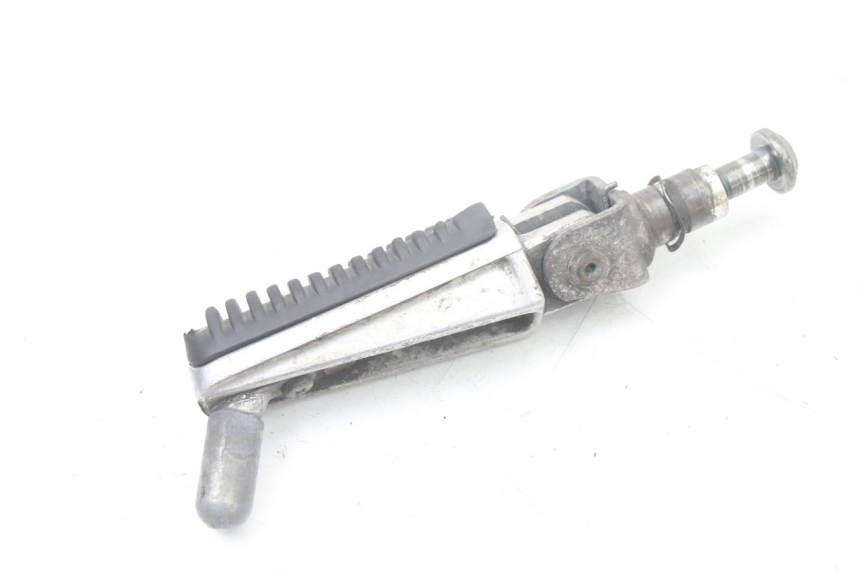 photo de DESCANSO DE PÉ DIANTEIRO ESQUERDO YAMAHA FZS FAZER 600 (2001 - 2003) - Detalhe da peça