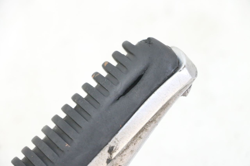 photo de DESCANSO DE PÉ DIANTEIRO ESQUERDO YAMAHA FZS FAZER 600 (2001 - 2003) - Detalhe da peça