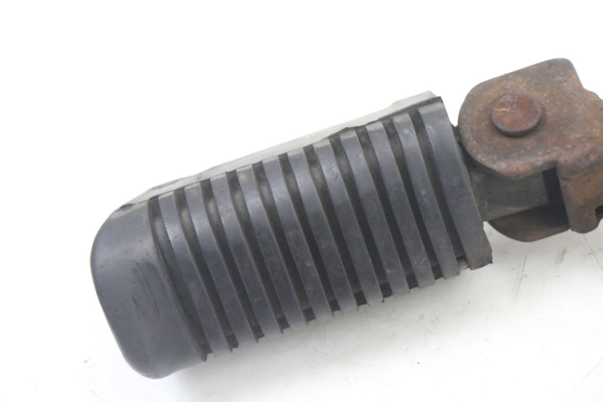 photo de DESCANSO DE PÉ DIANTEIRO ESQUERDO YAMAHA SR 125 (1982 - 2003) - Detalhe da peça