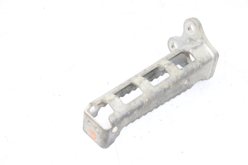 photo de DESCANSO DE PÉ DIANTEIRO ESQUERDO YAMAHA YFM R RAPTOR 250 (2008 - 2014) - Zoom do estado de desgaste