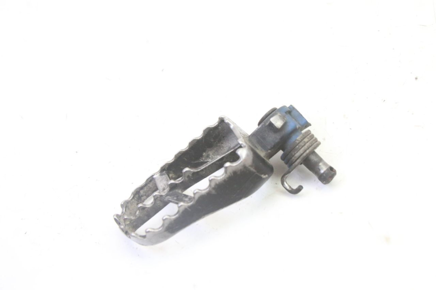 photo de DESCANSO DE PÉ DIANTEIRO ESQUERDO YAMAHA YZ 125 (1998 - 2005) - Detalhe da peça