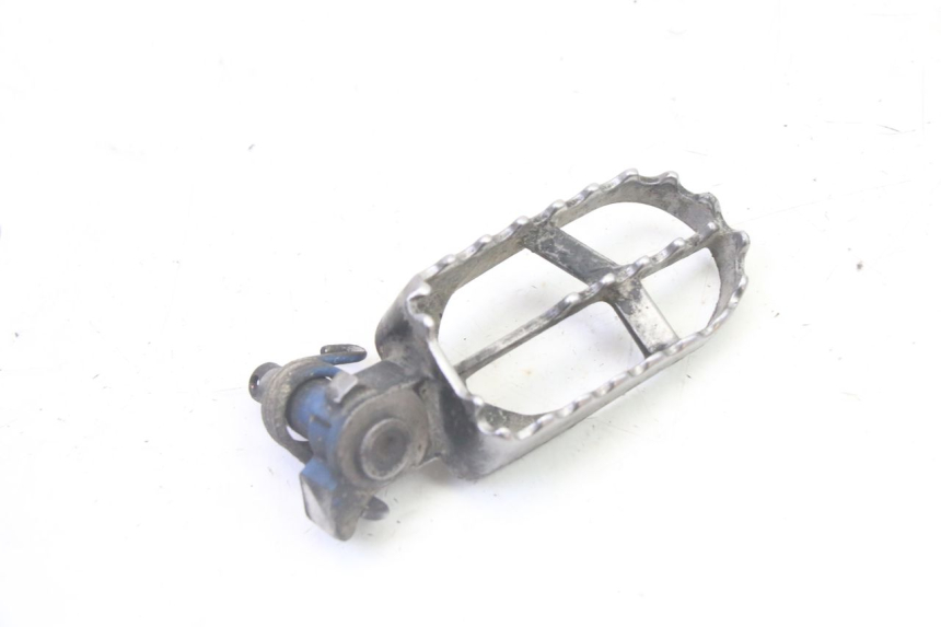 photo de DESCANSO DE PÉ DIANTEIRO ESQUERDO YAMAHA YZ 125 (1998 - 2005) - Zoom do estado de desgaste
