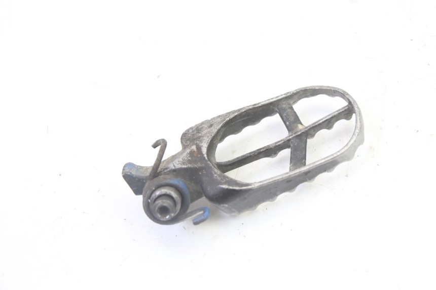 photo de DESCANSO DE PÉ DIANTEIRO ESQUERDO YAMAHA YZ 125 (1998 - 2005) - Ampliação técnica