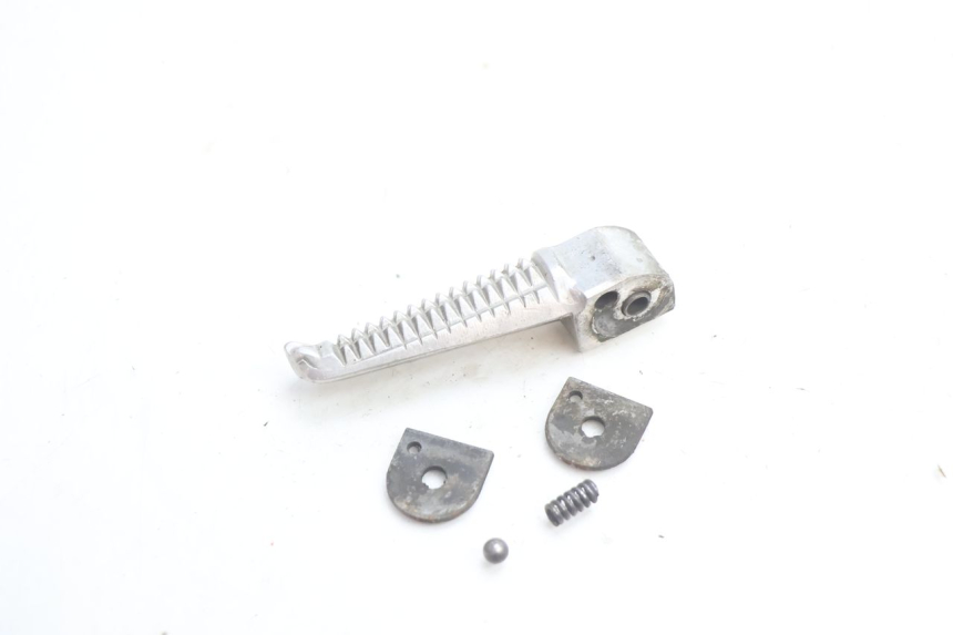 photo de DESCANSO DE PÉ DIANTEIRO ESQUERDO YAMAHA YZF R GENESIS 750 (1993 - 1998) - Detalhe da peça