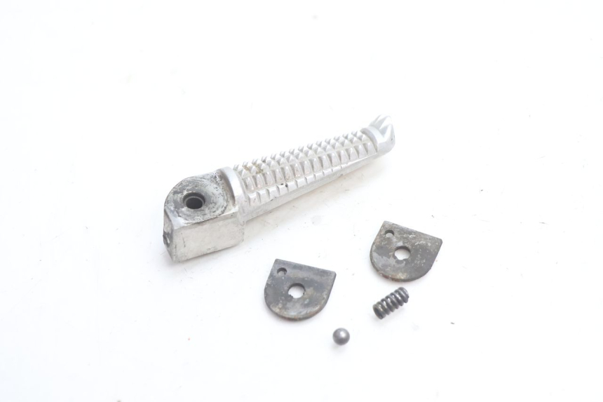 photo de DESCANSO DE PÉ DIANTEIRO ESQUERDO YAMAHA YZF R GENESIS 750 (1993 - 1998) - Zoom do estado de desgaste