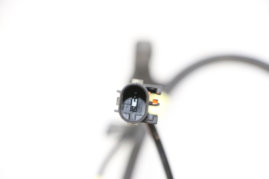 photo de SENSOR ABS TRASEIRO PIAGGIO VESPA GTS IGET ABS 125 (2017 - 2023) - Outro ângulo de visão