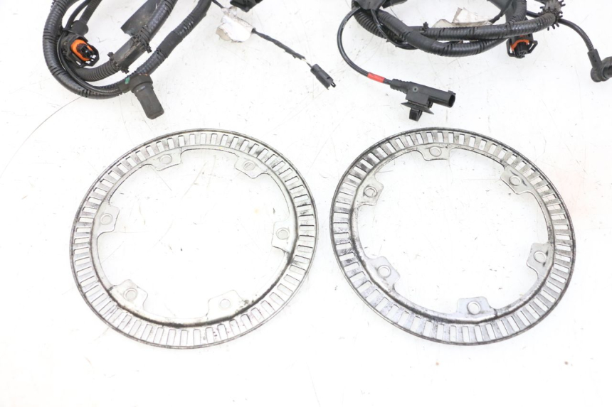 photo de SENSOR ABS DIANTEIRO PIAGGIO MP3 HPE 300 (2019 - 2026) - Detalhes característicos