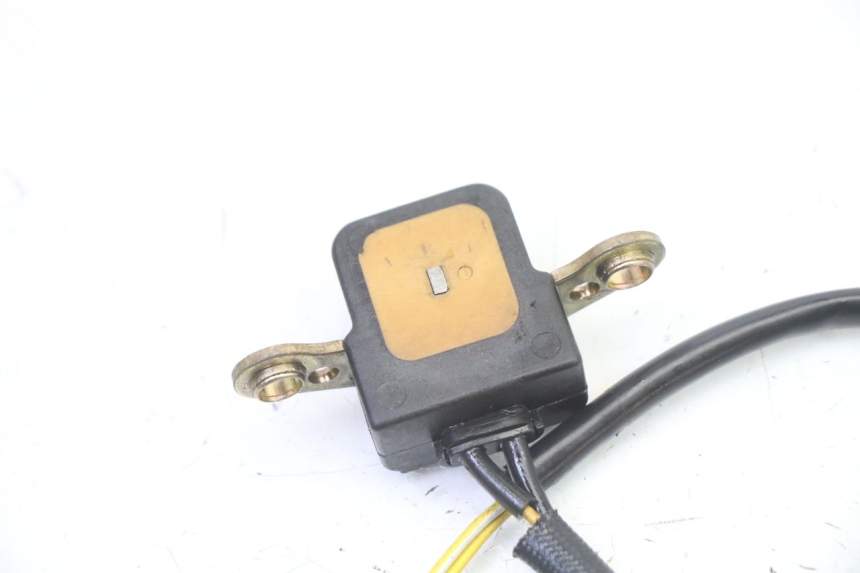 photo de SENSOR DE IGNIÇÃO HONDA CBR RR FIREBLADE 900 (1992 - 1994) - Zoom do estado de desgaste