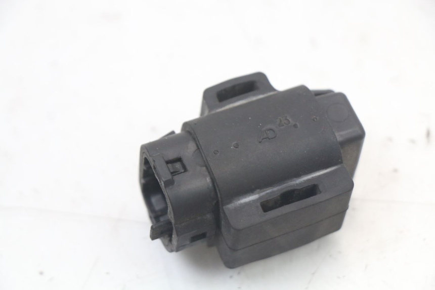 photo de SENSOR DE QUEDA SUZUKI GSR 750 (2011 - 2017) - Outro ângulo de visão