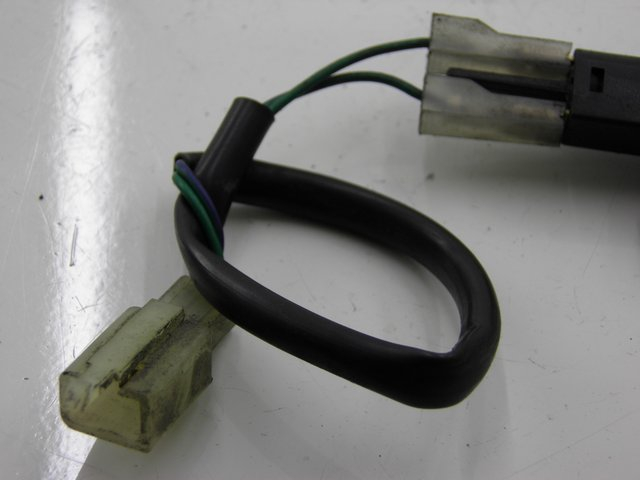 photo de SENSOR DE ABERTURA DO BAÚ PEUGEOT SATELIS 125 (2006 - 2009) - Detalhe da peça