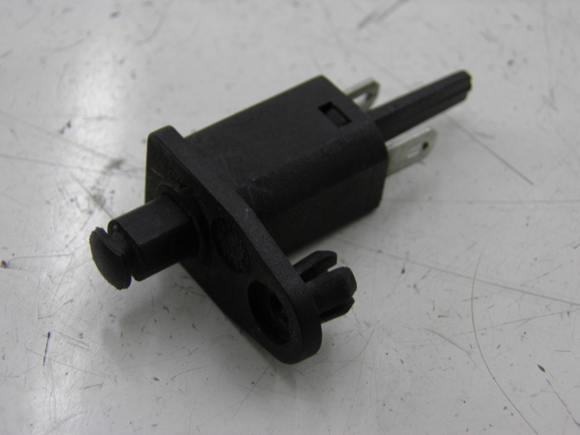 photo de SENSOR DE ABERTURA DO BAÚ PIAGGIO BEVERLY 125 (1998 - 2005) - Vista principal