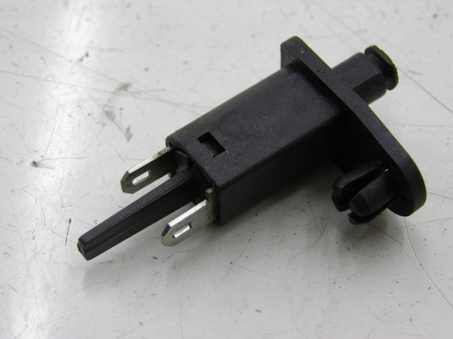 photo de SENSOR DE ABERTURA DO BAÚ PIAGGIO BEVERLY 125 (1998 - 2005) - Detalhe da peça