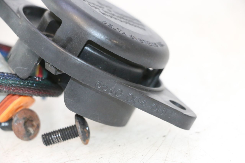 photo de SENSOR DE ABERTURA DO ASSENTO CAN-AM SPYDER RS 1000 (2008 - 2012) - Outro ângulo de visão