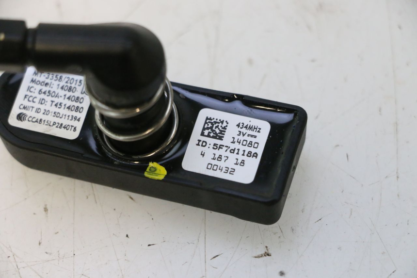 photo de SENSOR DE PRESSÃO DOS PNEUS HARLEY DAVIDSON ROAD GLIDE FLTRXSE 1920 (2018 - 2022) - Zoom do estado de desgaste