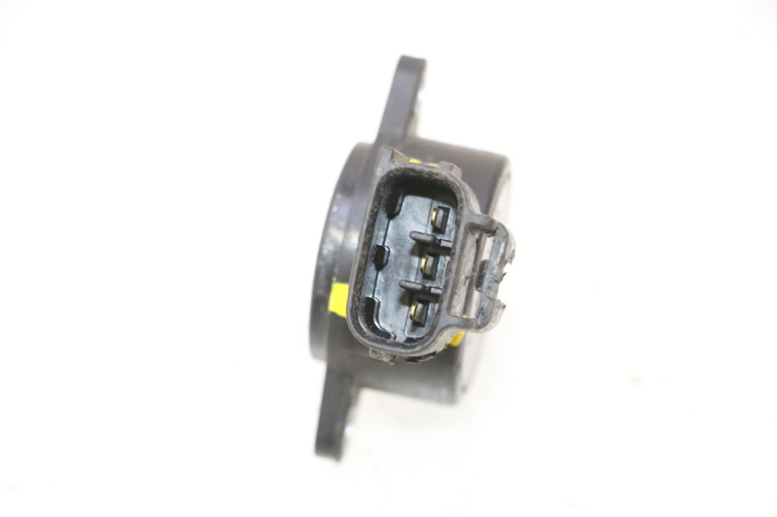 photo de SENSOR TPS YAMAHA XMAX X-MAX 125 (2006 - 2009) - Outro ângulo de visão