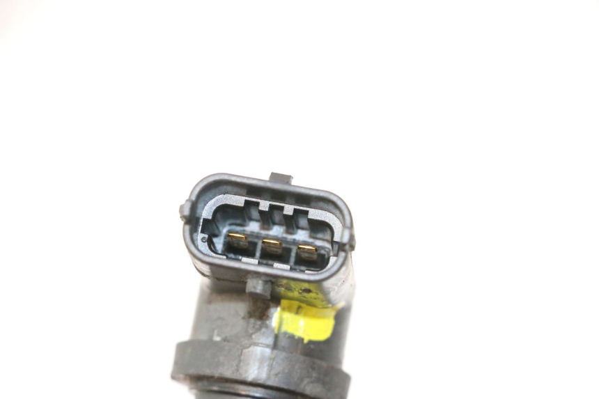 photo de SENSOR DE VELOCIDADE GILERA GP 800 (2007 - 2013) - Outro ângulo de visão