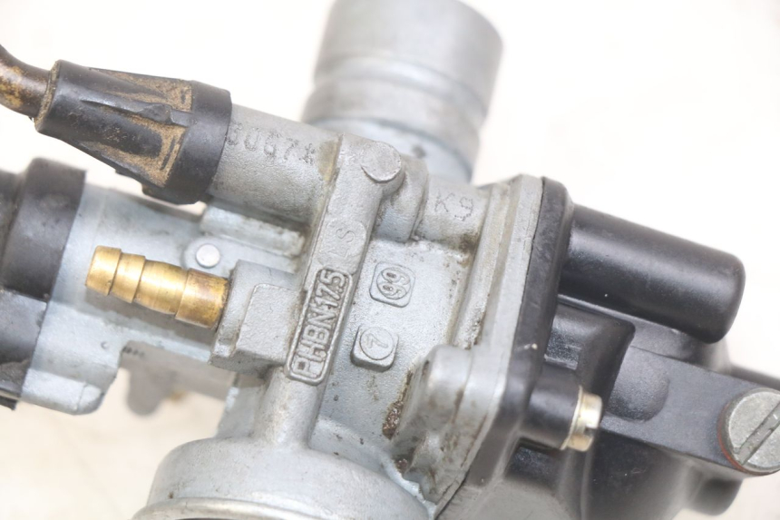 photo de CARBURADOR MBK BOOSTER NEXT GENERATION 50 (1995 - 1998) - Pontos de fixação