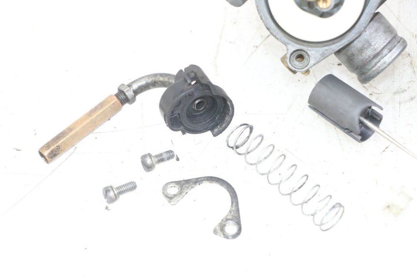 photo de CARBURADOR MBK BOOSTER SPIRIT NAKED 50 (2004 - 2017) - Detalhes característicos