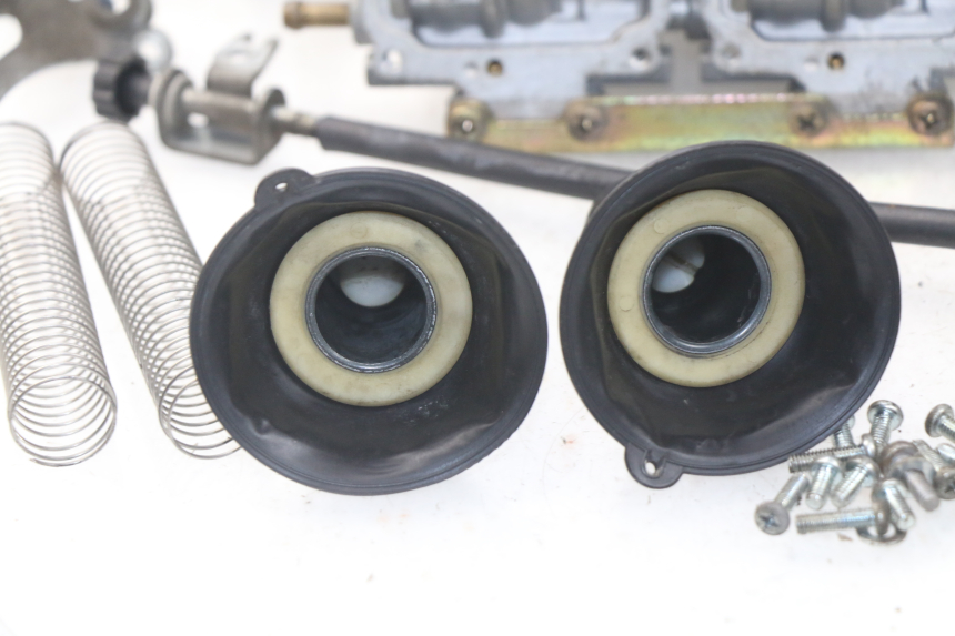 photo de CARBURADOR HYOSUNG COMET GTR 125 (2007 - 2014) - Pontos de fixação