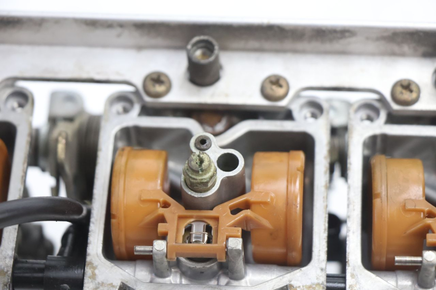 photo de CARBURADOR KAWASAKI GPX F ZX750F 750 (1986 - 1990) - Detalhes característicos