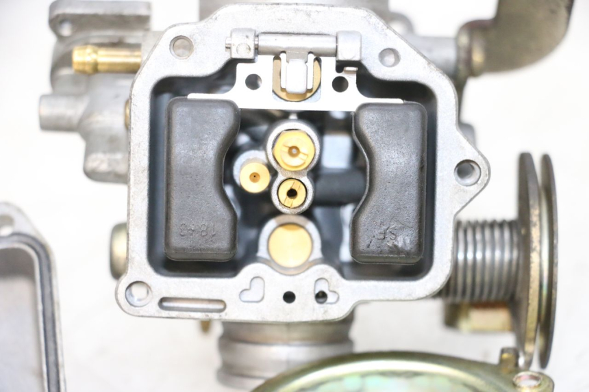 photo de CARBURADOR PEUGEOT KISBEE 4T 50 (2010 - 2017) - Vista de perto